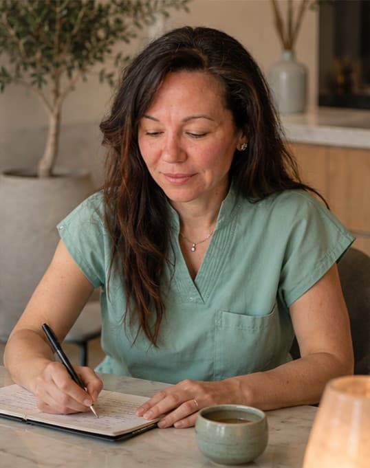 Federica Mingotti, L.Ac., writing clinical notes — practice evolution and Studio Notes